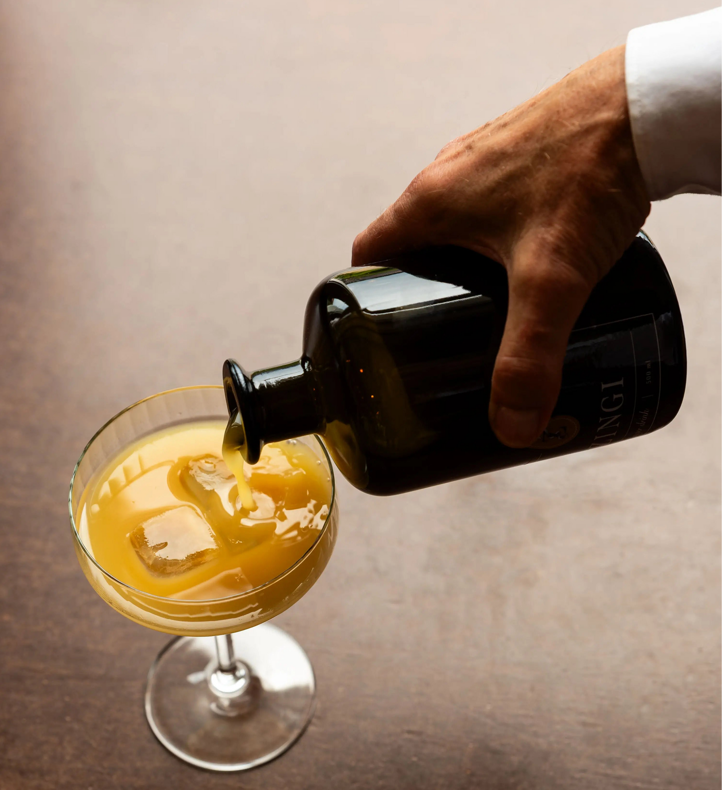 Einschenken Zingi-Achilles-DSC_0428.webp__PID:5e3ed39d-1cdf-4256-b56a-09eb357de174